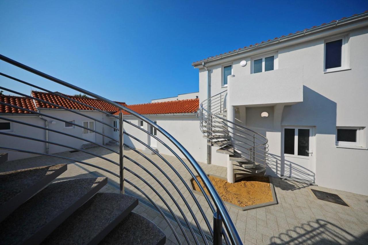 Apartments Noa Nin Zdrijac Exterior foto
